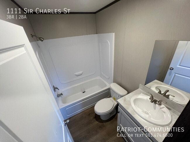 Building Photo - 1111 Sir Charles St