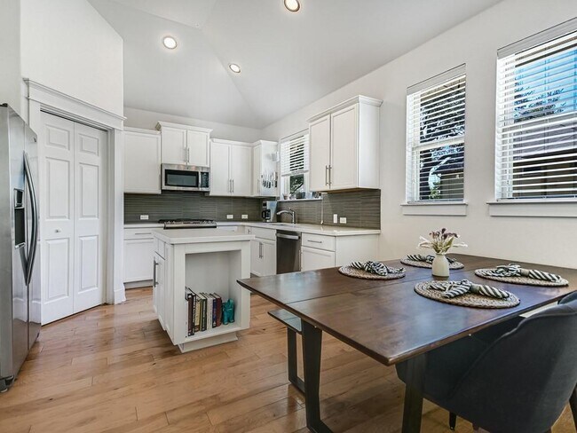 Building Photo - 11205 Avery Station Loop