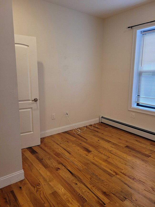 Building Photo - 168 E 96th St