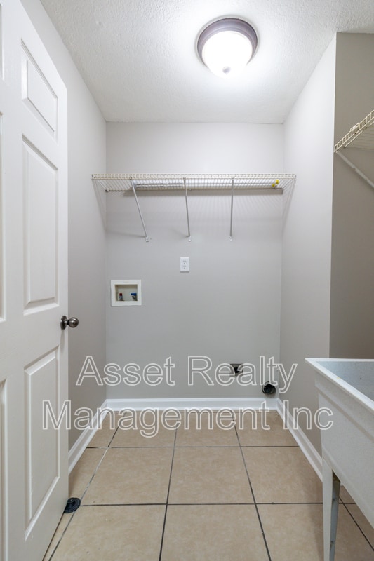 Building Photo - 4622 Ventura Dr