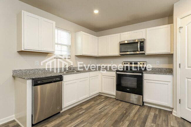 Building Photo - 125 Raymond St