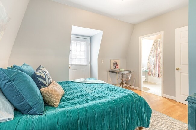 Building Photo - 15 Beale St