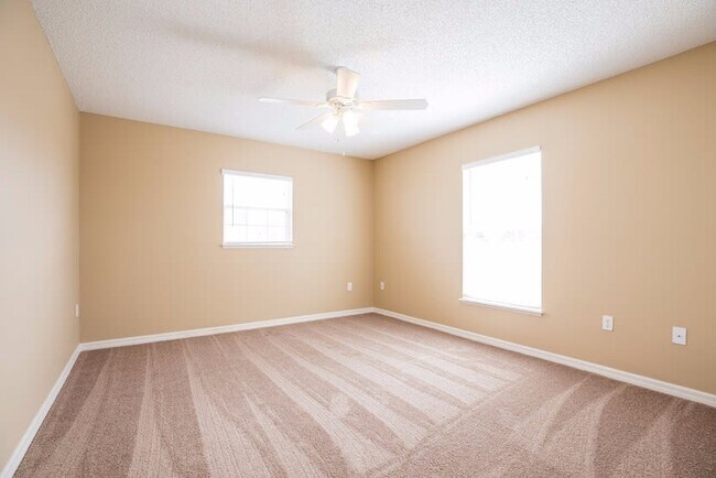 Building Photo - 2712 Whispering Trails Dr