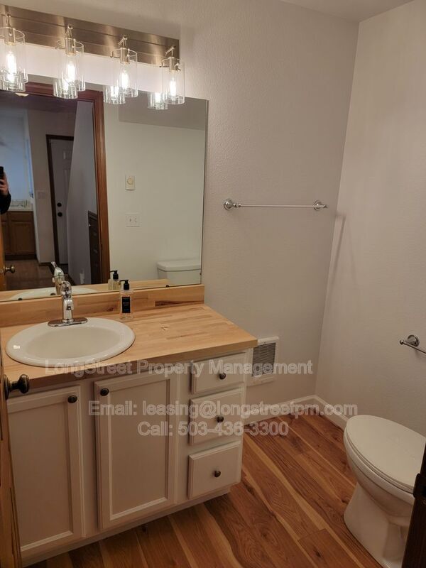 Building Photo - 3121 NE Flintlock Pl