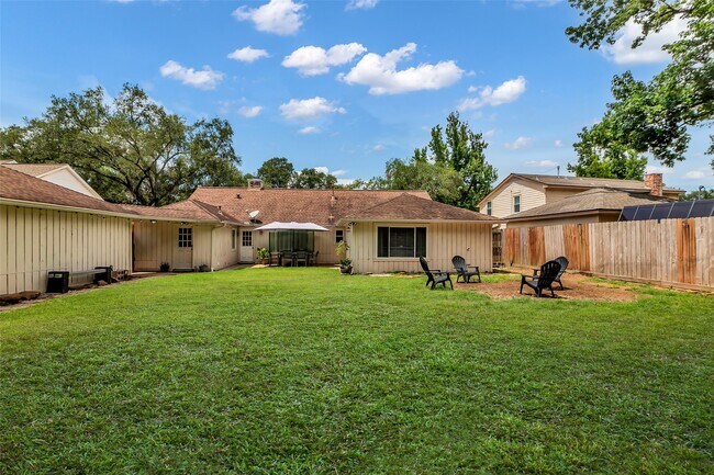 Building Photo - 1210 Forsythe Ln