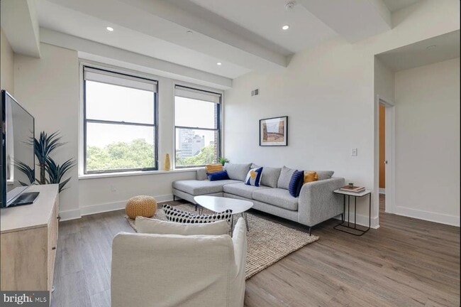 Building Photo - 150 S Independence Mall W