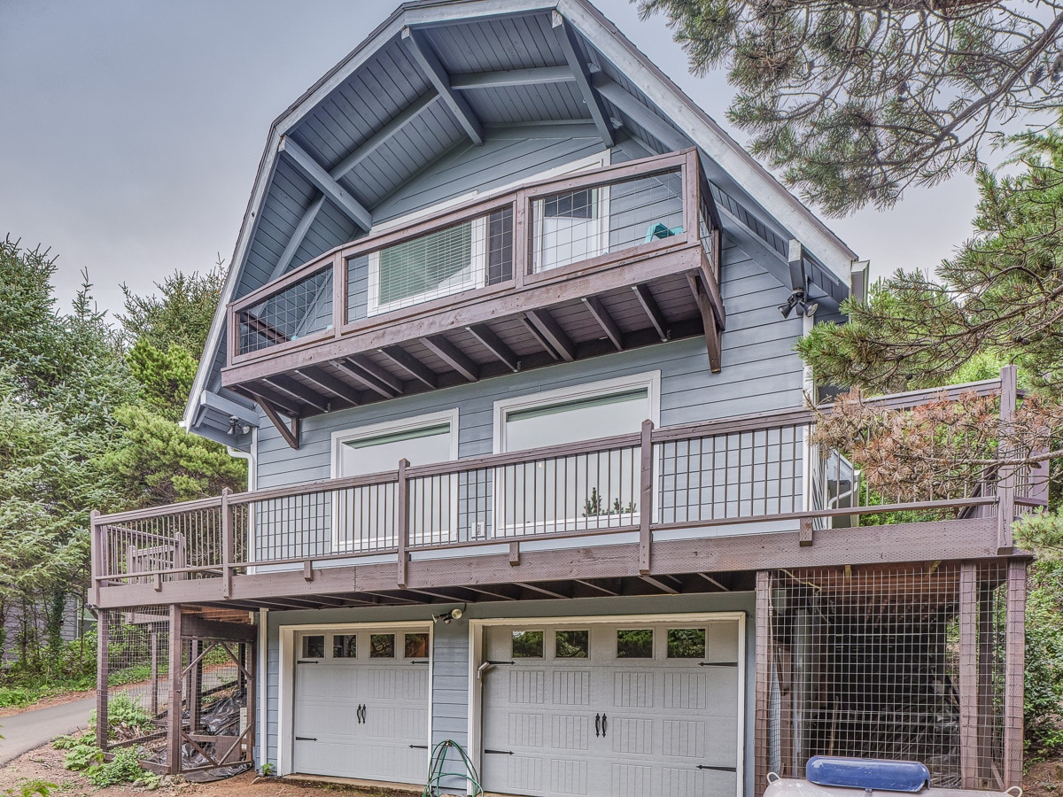 Building Photo - 1115 SW Whitecap Dr