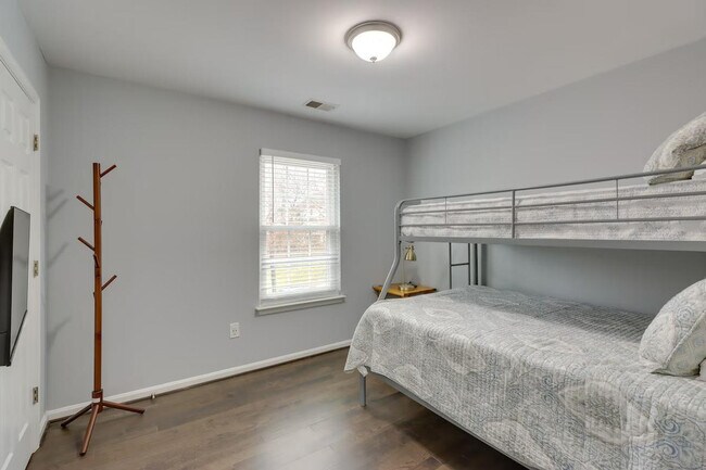 Building Photo - 3102 Hillside Ave