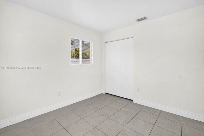 Building Photo - 1550 NE 131st Ln