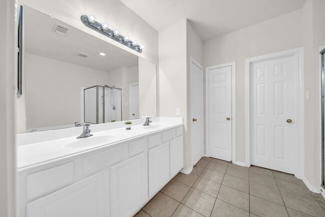 Building Photo - 30 Baccara Pl