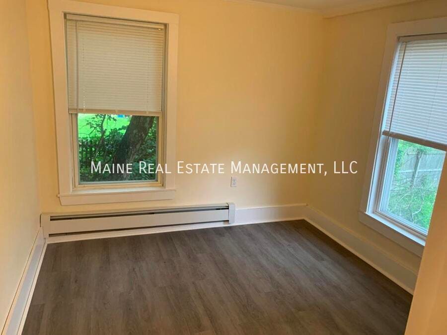 Building Photo - 558 S Main St