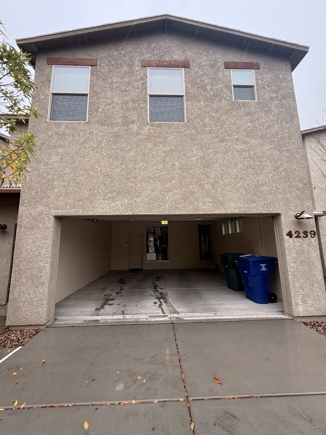 Building Photo - 4239 E Columbus Park Pl