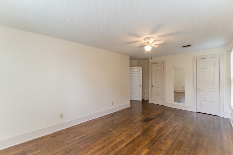 Building Photo - 710 Phillips Ave