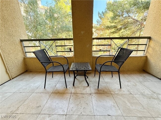 Building Photo - 230 E Flamingo Rd