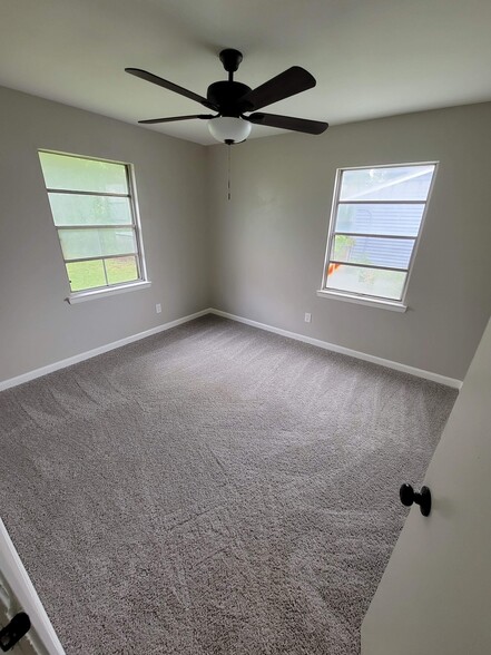 Building Photo - 8321 Bunche Dr