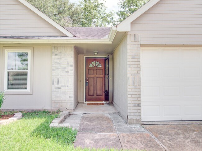 Building Photo - 7114 Buchanan Dr