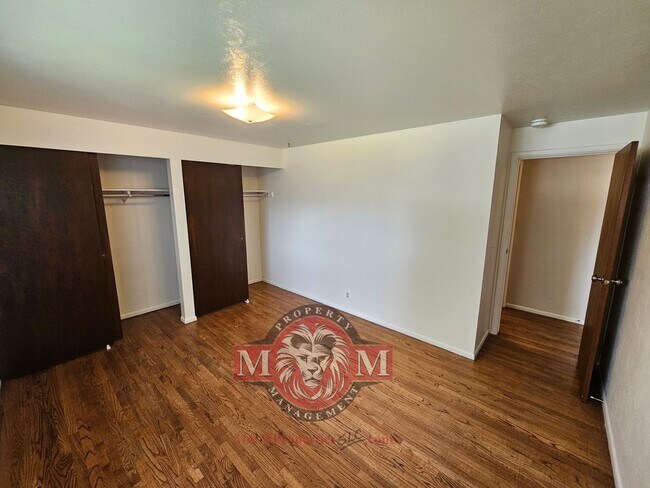 Building Photo - Spacious 5 Bd 3 Ba Home Cottonwood Heights