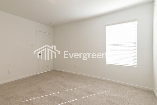 Building Photo - 832 Dressage Ln