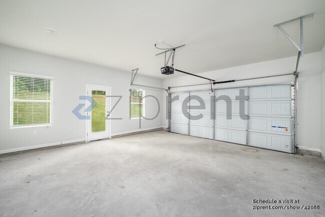 Building Photo - 165 Heard Ln