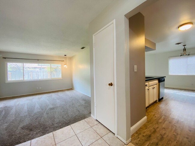 Building Photo - $2,100 Charming 3 Bedroom Home With 2 Livi...