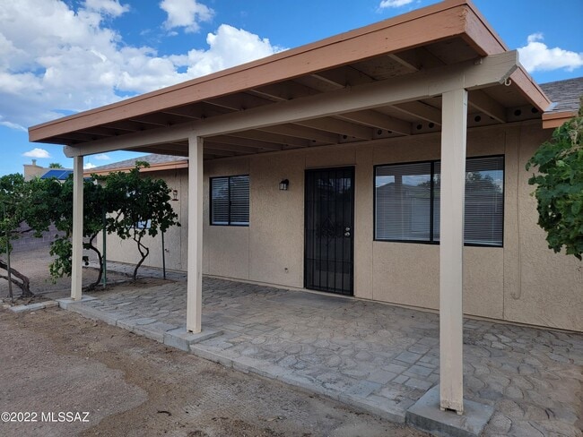 Building Photo - 9689 N Donegal Pl