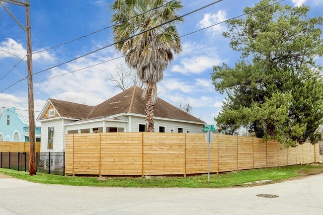 Building Photo - 2721 Engelke St