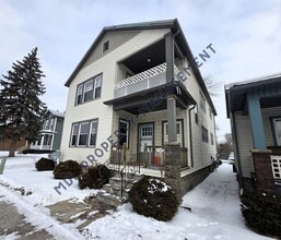 Building Photo - Spacious 2 bedroom Duplex!!!