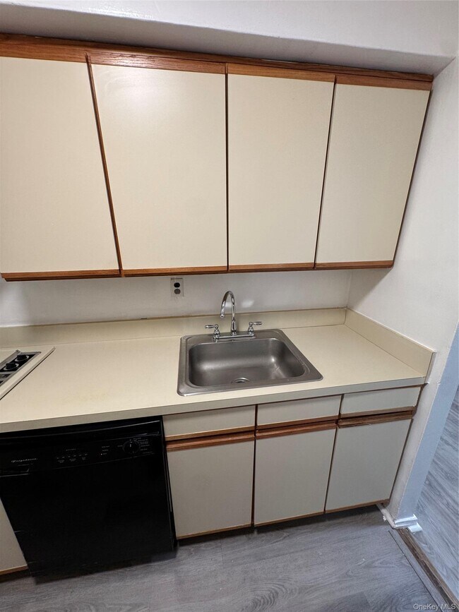 Building Photo - 700 Scarsdale Ave