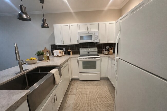 Building Photo - Large 1 Bedroom 1 Bath for rent at Villa Europa in UTC area