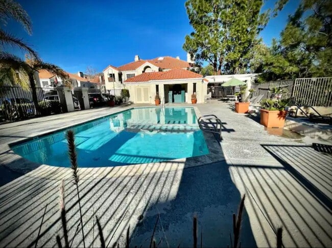 Building Photo - Furnished 2 bed 2 bath Calabasas condo!