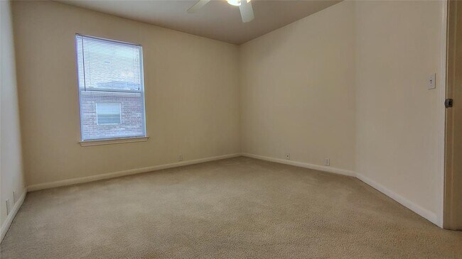 Building Photo - 718 Adler Falls Ln