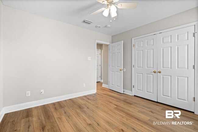 Building Photo - 10610 S Side Loop