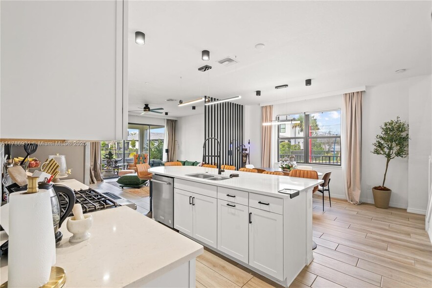 Building Photo - 4461 Waterside Dr