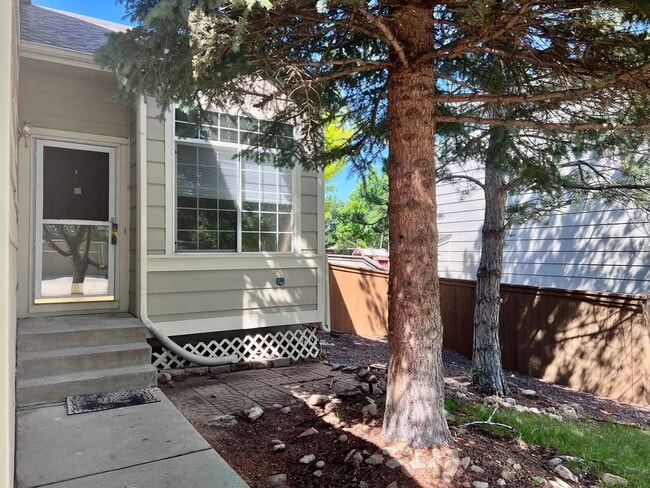 Building Photo - Wonderful 5 Bed/4 Bath Home Located on Qui...