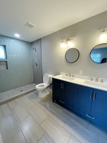 Building Photo - 454 Anton Dr