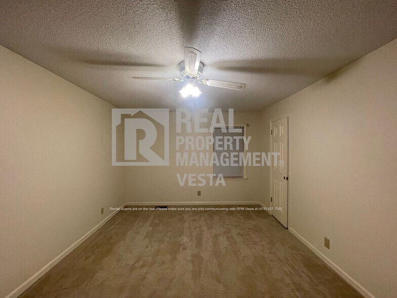 Building Photo - 553 Beauregard Dr