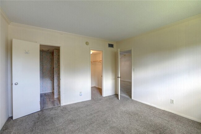 Building Photo - 1100 Ponce De Leon Cir