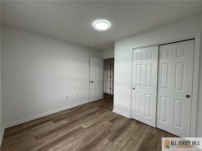 Building Photo - 127 Sassafras Ct