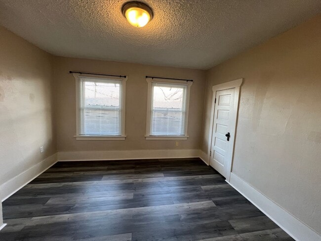 Building Photo - H301