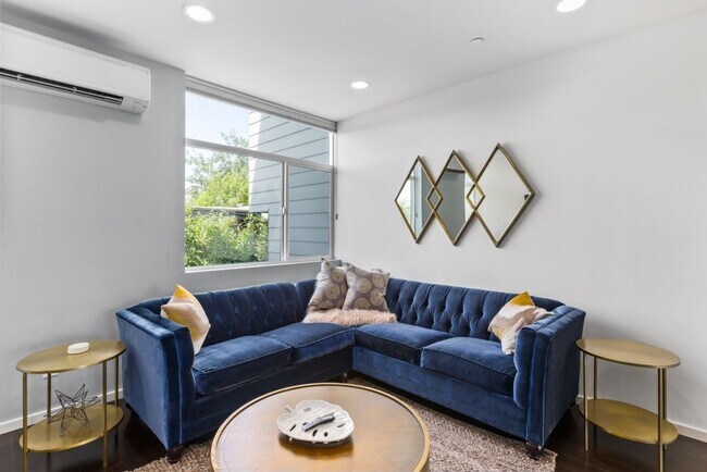 Building Photo - 3Bd/3Ba Seattle Townhouse