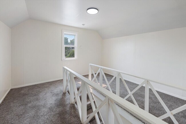 Building Photo - 1113 W Montgomery Ave