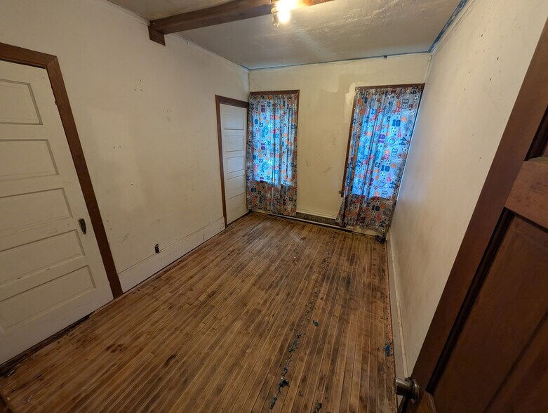 Building Photo - 10 Agawam St
