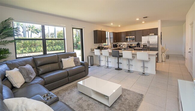 Building Photo - 139 NE 27th Terrace