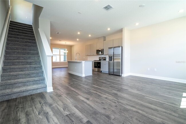 Building Photo - 16350 Hamlin Vw St