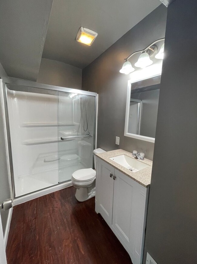 Building Photo - Nicely updated 2bd/2ba bungalow in Royal Oak w/ master bathroom suite