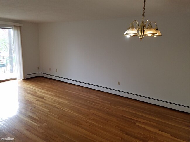 Building Photo - 1 br, 1 bath Apartment - 435 Shirley St 26