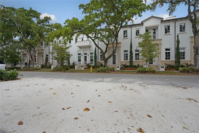 Building Photo - 624 Santander Ave
