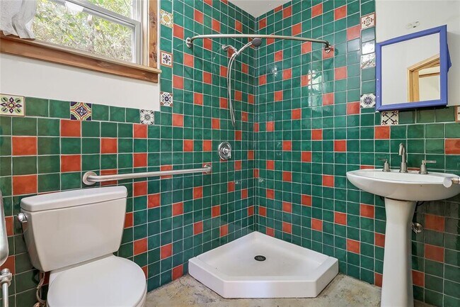 Building Photo - 1706 Maple Ave