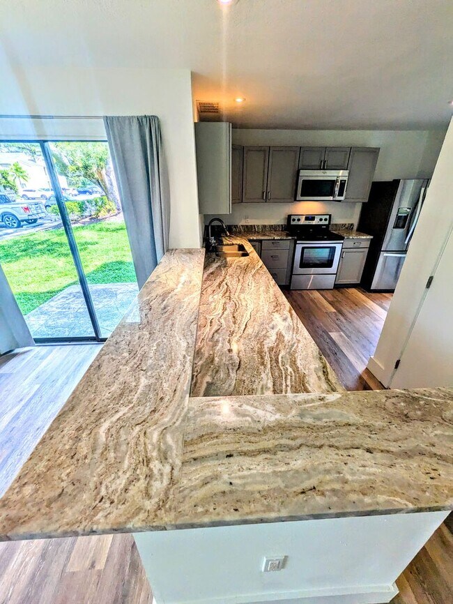 Building Photo - Annual UNfurnished renovated ground floor ...