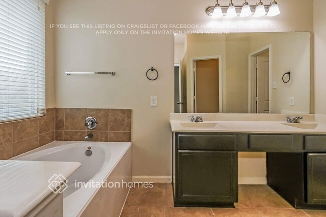 Building Photo - 3434 Tulip Trace Dr